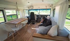 Los deportes colectivos forman parte de la educación física. Colectivos Transformados En Casas Buscar Con Google Bus Living Casa De Autobus Escolar Casa Rodante