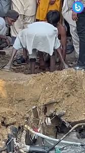 Karachi 2025 mein 23 log khulay manholes ka nishana ban chuke hain, aur  phir bhi hum bas maazrat aur inquiry ka intezaar karte rehte hain., ., .,  #Brandsynario #NipaManholeTragedy