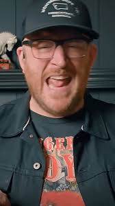 This bass riff is a MUST for every bass player!