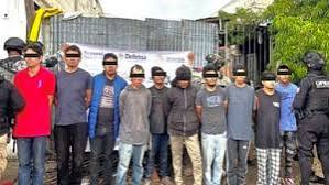 🚨 #Puebla | En solo una semana, autoridades estatales desmantelaron a la  célula delictiva "Los Abasolos", dedicada al comercio de sustancias en la  capital poblana. Durante operativos en Santa Cruz Buenavista y