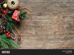 Sfoglia 8.899 christmas background wood fotografie stock e immagini disponibili, o avvia una nuova ricerca per scoprire altre fotografie stock e immagini. Holiday Christmas Wood Image Photo Free Trial Bigstock