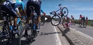 Dopo tre tappe, chris froome era ottavo in classifica generale a soli 24 secondi dal leader dylan teuns. Perichon Caduta Tour De France Compagno Gopro Video