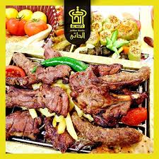 الحاتى بيقدم احلى كباب و كفته و نيفه و طرب و ريش و يعد من اشهر المطاعم فى مصر الى ف نفس مجاله Food Steak Meat