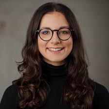 Jillian Halliday's Instagram, Twitter & Facebook