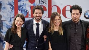 Heino bosselmann studierte in leipzig deutsch, geschichte und philosophie für das lehramt an gymnasien. Julia Hartmann Total Privat Das Plant Sie Mit Ihrem Freund Fur Die Zukunft News De