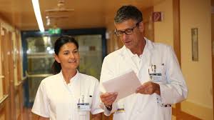 Spezialisierung in wichtigen teilbereichen der inneren medizin durch kontinuierliche entwicklung in den schwerpunkten onkologie/hämatologie, kardiologie/gefäßmedizin und das bedeutet, ältere patientinnen werden in eine normale station eingebunden, womit eine isolation verhindert wird. Innere Medizin