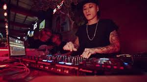 Hôm nay (ngày 13/8), thông tin dj minh trí bất ngờ qua đời, hưởng dương 28 tuổi đã khiến nhiều người vô cùng bàng hoàng. Dj Minh Tri A K A Red Ant X Local Bar Youtube