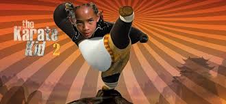 Picking up where the first film left off, the karate kid part ii finds danny and miyagi making an emergency trip to okinawa, where miyagi's father is dying. Karate Kid 2 Drehbuch Film Kino Trailer
