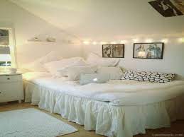 This elegant empire style bedroom is a girl's dream with its dainty sinuous curves and elegant draperies. Pin On Room Goals