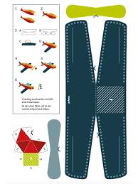 Bastelbogen dorfkulisse mit bauernhof, kirche, silo, gasthaus, windmühle, figuren, tiere, traktor und flugzeug zum bespielen für kinder, kaufen: Flugzeug Papier Bastelbogen Der Romer Shop