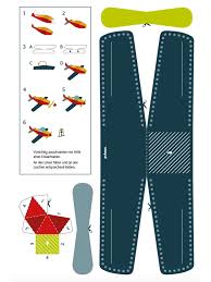 Enkelkind kann nach seiner fantasie motive ausstanzen oder ausschneiden und aufkleben. Flugzeug Papier Bastelbogen Der Romer Shop