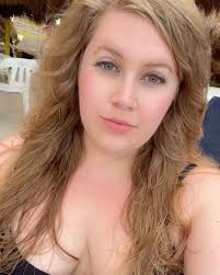 Alyssa Blomberg's Instagram, Twitter & Facebook