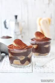 Il tiramisù è uno dei dolci più apprezzati da adulti e bambini, molti però non amano usare le uova crude e preferiscono il tiramisù con crema pasticcera e panna. Tiramisu Alla Crema Di Cioccolato E Baileys La Tana Del Coniglio