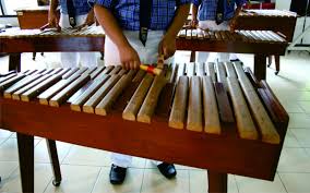 Sebagai masyarakat jawa barat, tentunya tidak asing lagi dengan alat music tradisional yang satu ini yakni angklung. 10 Alat Musik Tradisional Sulawesi Utara Gambar Dan Penjelasan