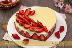 Preparate la pasta frolla come spiegato qui. Cheesecake Alle Fragole E Cioccolato Bianco