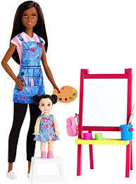 Compra divertidos atuendos junto a barbie. Amazon Com Barbie Set De Juego De Profesora De Arte Con Muneca Morena Muneca Pequena Piezas De Arte De Juguete Juguetes Y Juegos