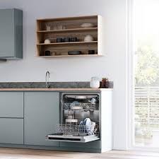 Pour l'évacuation, elle doit se situer à une hauteur de 60 à 90 cm au dessus du bas de la machine (au dessus du haut de l'assemblage pieds + caisson + planche éventuele chez vous) s'il y en avait une qui fonctionnait chez vous, il faudra la rehausser de la hauteur entre le sol et le bas de votre machine. Comment Bien Installer Votre Lave Vaisselle