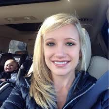 Erin Blume (@EbeautyErin)