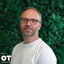 Delivering a luxury eyecare experience… with an unending commitment to  providing the highest level of personalized service.”