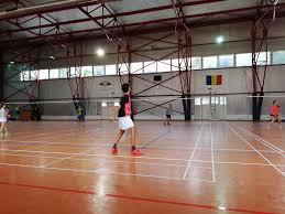 De asemenea va avea vestiare, un foaier, o sală de şedinţe, depozit pentru materiale sportive şi birouri. Sala Sport Bran Home Facebook