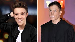 Ca m'a aidé à me perfectionner, vu que c'est autre style danse de danse, c'est de la danse sportive. Lenni Kim Grand Admirateur De Loic Nottet