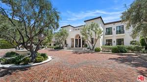 Drake Re-Lists Beverly Hills Estate Amid Ongoing Drama