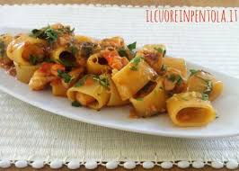 Pulite 2 calamari o 2 seppie lavateli e tagliateli a striscioline. Ricetta Del Giorno Pasta Ai Frutti Di Mare Live Sicilia