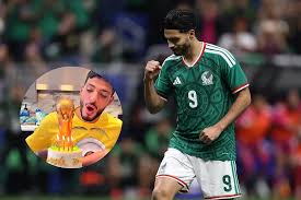 Raúl Jiménez celebra cumpleaños con todo y la Copa del Mundo, ¿suerte para la Selección Mexicana?