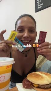 viernes sola comiendo mc donalds no encuentro mejor plan #mcdonalds #viernes
