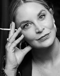 Tell me what you are thinking… #maturemodel #maturemodeling #maturemodels  #agingadvocate #theproagewoman #actress #funafter40 #phoenixmodels  #arizonamodels #blackandwhitephotography #urbanphotography #smokinghot  #smokingisbadforyou #over40andfabulous