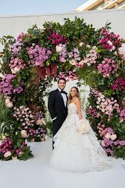 A Pnina Tornai Bride For A Super Luxe Colorful Jewish Wedding With A Show Stopping Chuppah At The Beverly Hilton Beverly Hills California Usa Smashing The G Jewish Wedding Wedding Ceremony