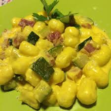 Infatti, le fibre delle zucchine, abbinate al potere digestivo dello zafferano, sono un'accoppiata perfetta per nutrirti con leggerezza. 5 Primi A Base Di Salumi Che Non Conoscevate
