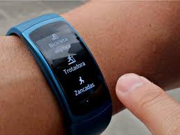 Even if you leave your smartphone behind, you can track all your activities. La Samsung Gear Fit 2 Un Buen Complemento Para El Ejercicio Enter Co