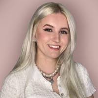 Kristen Prater's Instagram, Twitter & Facebook