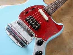 Sonic blue finish, alder body. Fender Kurt Cobain Mustang Review Fat Sound