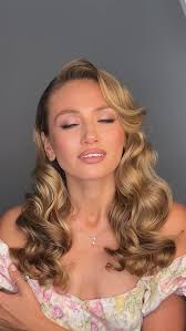 WEDDING DAY, À quoi doit ressembler un maquillage de mariée?, Léger, doux,  mettant en valeur la beauté naturelle, sans surcharger le visage., Un  maquillage qui sublime, sans transformer., Une ...