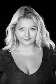 Sara Burks's Instagram, Twitter & Facebook