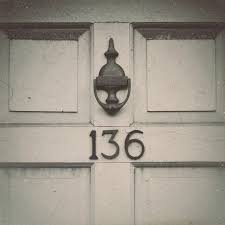 تفسير حلم شخص مجهول يطرق الباب مفهرس