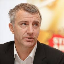 Franse voetbalploeg in blauwe shirts uit Thaise fabriek? Non!