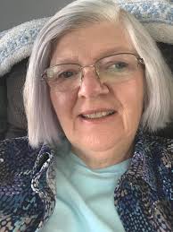 Hi everyone I'm traditional and spiritual 39 years self employed. Staying  with my only one daughter n two grandchildren. I'm not drinking and smoke. 