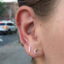 14 Dainty Piercing Ideas For Ears And Body Cool Ear Piercings Piercings Earings Piercings