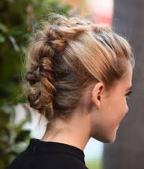 Les plus belles coiffures pour cheveux longs repérées sur. Coiffure Cheveux Mi Longs En Chignon Banane Automne Hiver 2016 Cheveux Mi Longs Nos Idees De Coiffures Tendances Elle