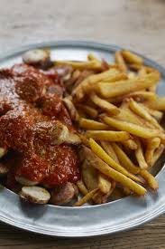 Bei Dem Klassiker Currywurst Mit Pommes Hangt Einfach Alles Von Der Currysosse Ab Hier Gibts Das Lieblingsre Currywurst Mit Pommes Currywurst Currywurst Rezept