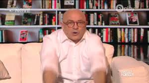 Così il comico genovese maurizio crozza veste per la prima volta i panni della. Parrucca E Rossetto Acceso Crozza Diventa Lucia Azzolina Video Virgilio