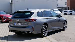 Facelifted opel insignia, insignia gsi spied looking ready for debut. Opel Insignia Facelift 2021 Insignia Gsi 230 Ps 4x4 Fahrbericht Autogefuhl