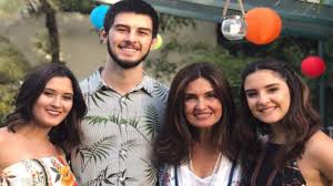 No aconchego dos meus pais e filhos. Fatima Bernardes Relata Processo Longo Para O Filho Se Vacinar Na Franca