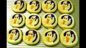 When the season is upon us, it's time to start thinking what cookies to bake for our family, fill up our cookie tins with for gifts, serve at our potlucks, and munch on as we start wrapping yet another present. Pillsbury Ghost Shape Sugar Cookies Youtube
