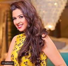 صور عفوية ياسمين عبد العزيز في أحدث جلسة تصوير تسرق الأنظار على انستقرام ليالينا Hair Styles Beauty Hair
