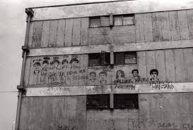 Los hermanos vergara toledo arrancaron y fueron alcanzados en un callejón de la villa robert desde ese momento, la tragedia de los hermanos vergara se convirtió en un ícono de lucha de la. Rayados Murales Hermanos Vergara Toledo Villa Francia 3 88 Archivo Fortin Mapocho