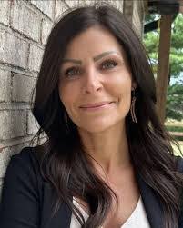 Holly Devine's Instagram, Twitter & Facebook